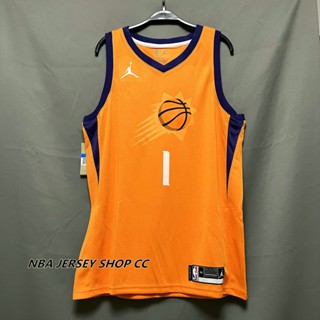 【คุณภาพสูง】ใหม่ ของแท้ NBA Phoenix Suns สําหรับผู้ชาย #1 เสื้อกีฬาแขนสั้น ลายทีม Devin Booker Statement Edition สีส้ม