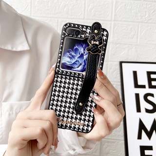 เคสโทรศัพท์มือถือหนัง PU แบบพับได้ หรูหรา พร้อมสายคล้องข้อมือ สําหรับ Samsung Galaxy Z Flip 1 2 3 4 5 5G Galaxy Z Flip5