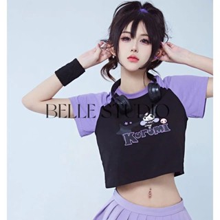 BELLE STUDIO เสื้อครอป
เสื้อยืดผู้หญิง
พิมพ์การ์ตูนโมเสคสีดำและสีม่วง BEL029