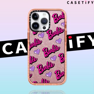 Casetify เคสโทรศัพท์มือถือ ลายตุ๊กตาบาร์บี้ ฉลากหัวใจ แต่งกลิตเตอร์ สําหรับ iPhone14ProMax iP13Pro 13 iPhone11 12Promax 13Promax 12 13 14