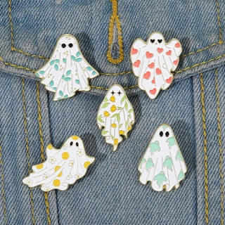 100 รูปแบบฮาโลวีนน่ารัก Ghost Lapel Pins สยองขวัญ Night Spooky ฟักทองเข็มกลัดโลหะสยองขวัญ Skull Badges อุปกรณ์เสริม