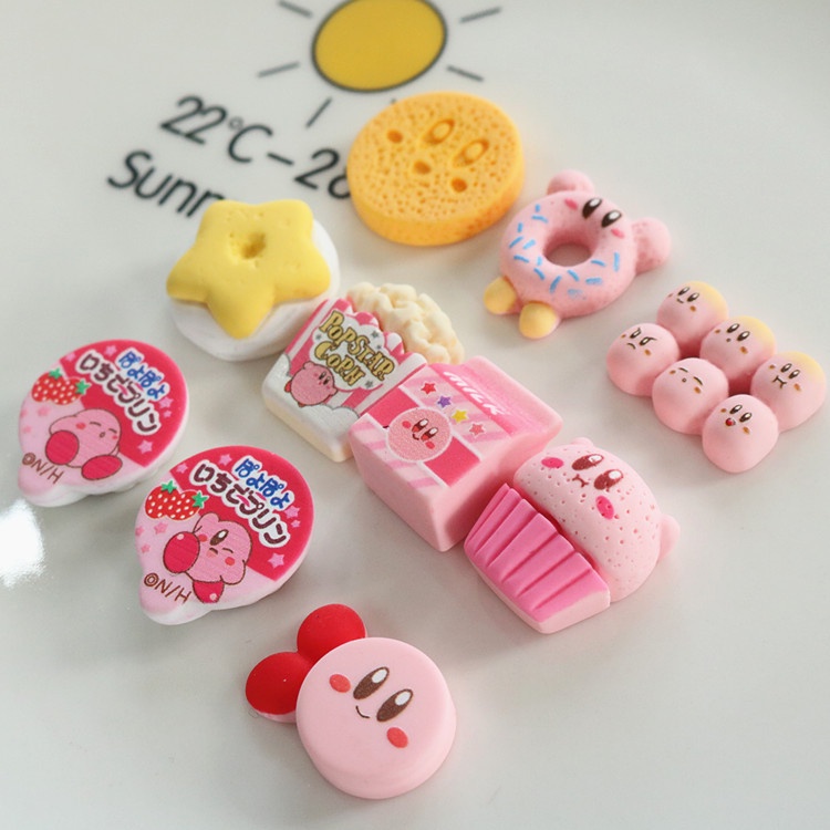 การ์ตูน Kirby อะนิเมะ Jibbitz สําหรับ Croc บิสกิต Dount Jibbits นม Crocs Charm Popcorn รองเท้าอุปกรณ์เสริมผู้หญิงรองเท้าหัวเข็มขัดตกแต่ง