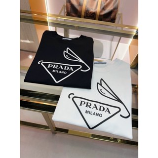【พร้อมส่ง】เสื้อยืดแขนสั้นลําลอง ทรงหลวม ลายโลโก้สามเหลี่ยม แฟชั่นฤดูร้อน สําหรับผู้ชาย 0615