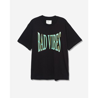 เมย์1   BY GREYHOUND "BAD VIBES" SLIM -SHIR เสื้อยืด คอกลม แขนสั้น ทรงRegular