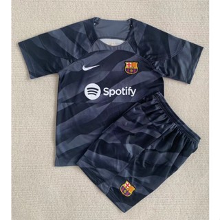 【จัดส่งด่วน】Barcelona ชุดเสื้อกีฬาแขนสั้น ลายทีมชาติฟุตบอล สําหรับเด็ก และผู้ใหญ่