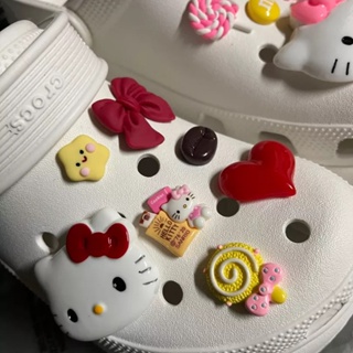 ชุดอุปกรณ์ตกแต่งรองเท้า ลายการ์ตูน Pikachu Paw Jibbitz หมีสีน้ําตาล Crocs Jibbits Pin Doraemon Hello Kitty Jibitz สําหรับผู้ชาย