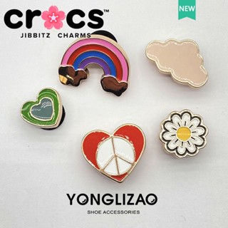 Jibbitz Crocs charms หัวเข็มขัดโลหะ รูปดอกเบญจมาศ สีรุ้ง แฟชั่น 2023 สําหรับตกแต่งรองเท้า 5 ชิ้น