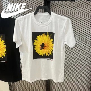 Nike เสื้อยืดลําลอง ผ้าฝ้าย 100% แขนสั้น คอกลม พิมพ์ลายดอกเดซี่ ระบายอากาศ สําหรับผู้ชาย DB9962