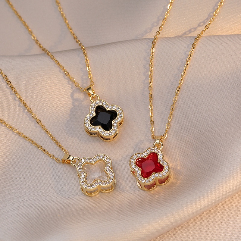 Yinuovo Titanium Steel Four-Leaf Clover Diamond Studded Luxury Necklace เครื่องประดับโซ่กระดูกไหปลาร้ากันน้ํา ของขวัญ
