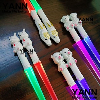 Yann1 ตะเกียบเรืองแสง LED แบบพกพา พร็อพสําหรับของขวัญ 2 ชิ้น