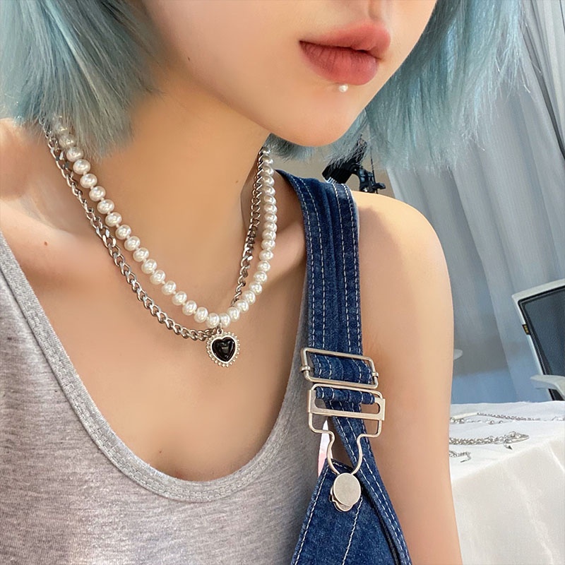 พร้อมส่ง🚚หัวใจสีดำรักสองชั้นสร้อยคอผู้หญิงHip Hopไข่มุกกระดูกไหปลาร้าสําหรับผู้หญิง.COD