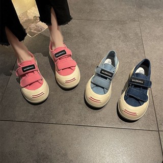 Velcro รองเท้าผ้าใบลําลอง น้ําหนักเบา ระบายอากาศ สีขาว เข้ากับทุกการแต่งกาย เหมาะกับการเล่นกีฬา แฟชั่นฤดูร้อน สําหรับสตรี 2023