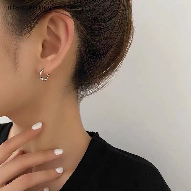 If 1 คู่ เรขาคณิต ไม่สม่ําเสมอ บิด โมบิส ห่วง ต่างหู สําหรับผู้หญิง ที่เรียบง่าย เรขาคณิต วงกลม สีเงิน ต่างหู ปาร์ตี้ ของขวัญ เครื่องประดับแฟชั่น hye