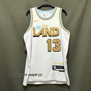 【คุณภาพสูง】ใหม่ ของแท้ NBA Cleveland Cavaliers สําหรับผู้ชาย #13 เสื้อกีฬาแขนสั้น ลายทีม Ricky Rubio 2022-23 สีขาว