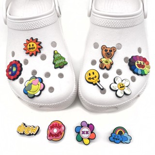 【Hot Drewhouse Series】 Jibbitz Crocs ใหม่ ที่เสียบรองเท้า PVC สําหรับตกแต่งรองเท้าเด็กผู้หญิง และเด็กผู้ชาย