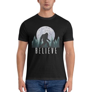 เสื้อยืด พิมพ์ลาย Mandesign Bigfoot Believe Sasquatch คุณภาพสูง เหมาะกับของขวัญ สําหรับผู้ชาย