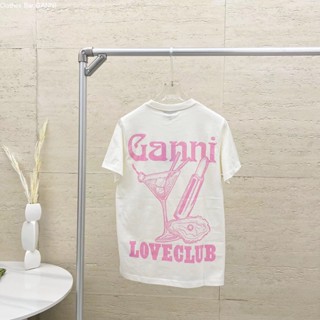 【พร้อมส่ง】GANNIs เสื้อยืดลําลอง แขนสั้น ทรงหลวม พิมพ์ลายโมโนแกรม สีชมพู แฟชั่นฤดูใบไม้ผลิ ฤดูร้อน สําหรับสตรี