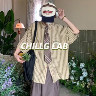 CHILLG LAB เสื้อ 2023 ฤดูร้อนใหม่บรรยากาศความรู้สึกกระดาษชายเสื้อเชิ้ตแขนสั้นหลวมหญิงย้อนยุคหลวมแถบน้ำแข็ง