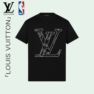 เสื้อยืดคอกลม แขนสั้น ผ้าฝ้าย 100% พิมพ์ลาย NBA X LV สําหรับผู้ชาย และผู้หญิง