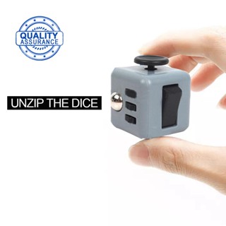 ของเล่น Fidget Cube สีเทา และสีดํา คลายเครียด R2I8