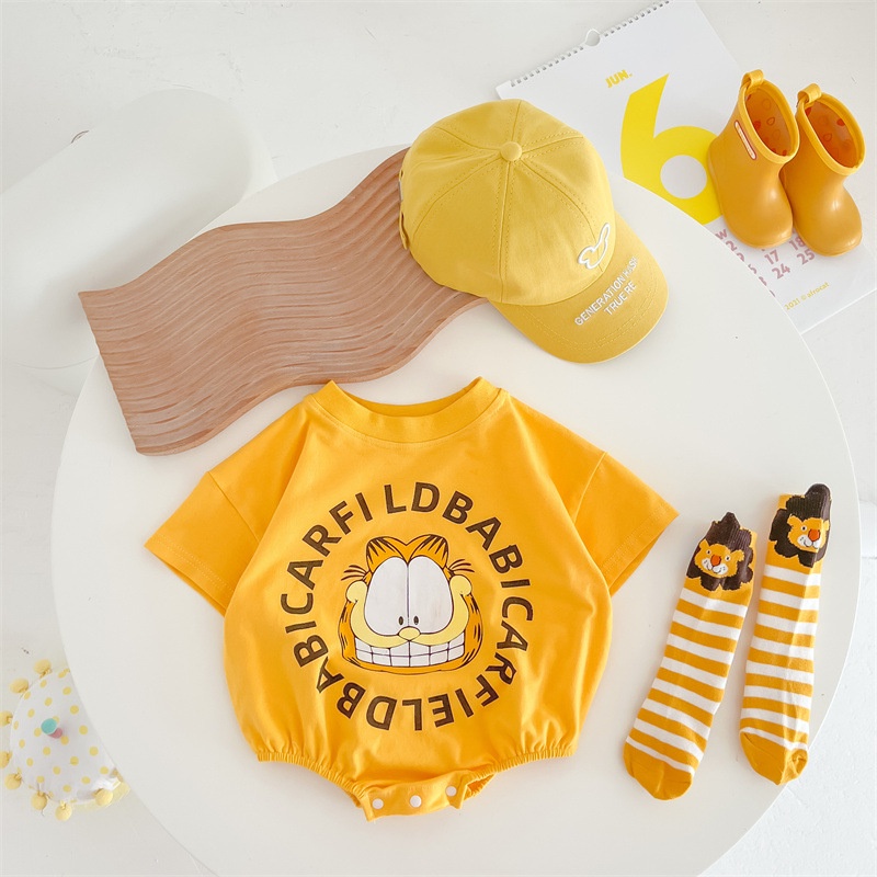 Ins ชุดจั๊มสูทรอมเปอร์ ลายการ์ตูนแมวน่ารัก สีเหลือง และหมวก และถุงเท้า สําหรับเด็กทารกแรกเกิด อายุ 0-24 เดือน 3 ชิ้น