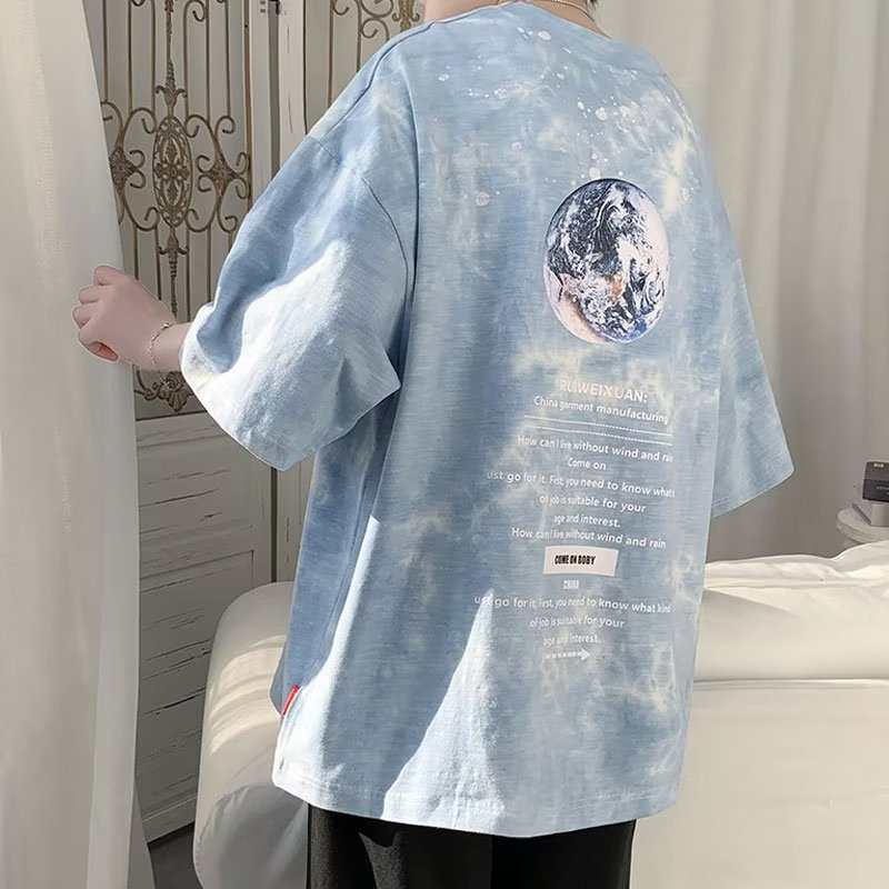 【M-5XL】เสื้อยืดแขนสั้น โอเวอร์ไซซ์ พลัสไซซ์ ลายท้องฟ้ากลางคืน สีมัดย้อม สําหรับผู้ชาย