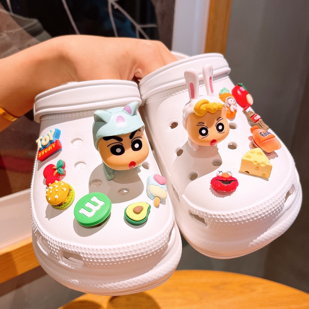 น่ารักนักบินอวกาศ Rocket Design อุปกรณ์เสริม Charms ชุดกระต่าย Led Jibbits สําหรับออกแบบ Crayon Shin Chan Jibits Charm แฮมเบอร์เกอร์ชีส Jibitz designks สําหรับเด็กรองเท้า Charms Pins ตกแต่ง