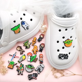 CROCS ของแท้ เข็มกลัด รูปหุ่นยนต์เอเลี่ยน Star Wars Jibbits Baby Yoda Jibitz น่ารัก เครื่องประดับ สําหรับตกแต่งรองเท้าผู้ชาย