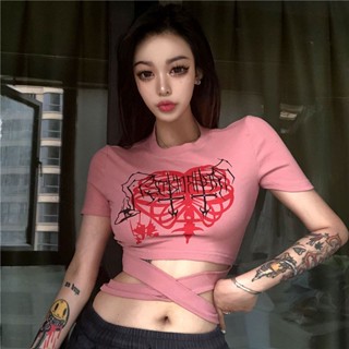 เสื้อครอปท็อปแขนสั้น พิมพ์ลายกราฟฟิติ สีชมพู แบบรัดรูป แบบสร้างสรรค์ สําหรับผู้หญิง