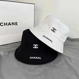 หมวกบักเก็ตลําลอง ป้องกันแดด พิมพ์ลายตัวอักษร Chanel เข้ากับทุกการแต่งกาย แฟชั่นคู่รัก สําหรับนักเรียนหญิง