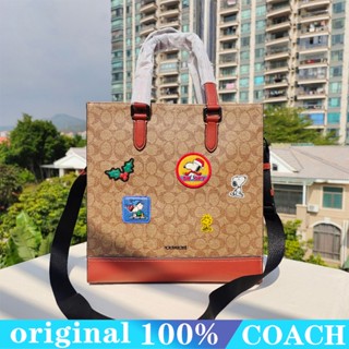 COACH ca948 Snoopy Tote 40กระเป๋าถือสุภาพสตรี/ถุงช้อปปิ้งขนาดใหญ่/พิมพ์ลาย/กระเป๋าโท้ทสี่เหลี่ยม/ช่องซิปปิด