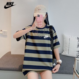 Nike ของแท้ 100% เสื้อยืดลําลอง แขนสั้น คอกลม ลายทาง สําหรับผู้ชาย ผู้หญิง เหมาะกับการเล่นกีฬา