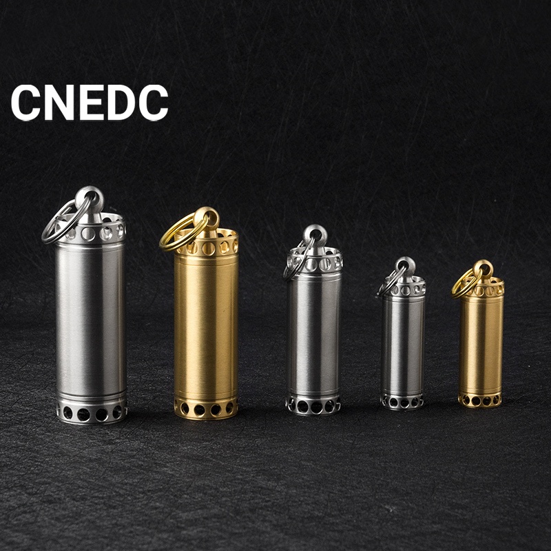 Cnedc กล่องยาทองเหลือง ขนาดเล็ก แบบพกพา พร้อมพวงกุญแจ จี้ขวดยา EDC กันน้ํา สําหรับผจญภัยกลางแจ้ง