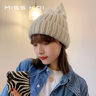 Misskoi [พร้อมส่ง] หมวกถัก ผ้าขนสัตว์ ประดับโบว์น่ารัก เข้ากับทุกการแต่งกาย สไตล์เกาหลี ฤดูใบไม้ร่วง ฤดูหนาว สําหรับผู้หญิง