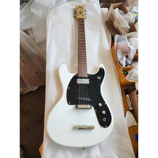 Mosrite Zero Fret JRM Johnny Ramone ปิ๊กการ์ดกีตาร์ไฟฟ้า โครเมี่ยม 1966 Ventures สีขาว สีดํา