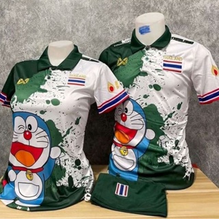 เสื้อกีฬาแขนสั้น ลายอนิเมะ DORAEMON JERSEY THAILAND 2023 [พรีออเดอร์โดยตรงจากไทย]