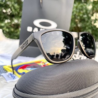 ????Oakley FROGSKIN BLACK EDITION คุณภาพพรีเมี่ยม UNISEX พร้อมส่งในมาเลเซีย แว่นตากันแดด สําหรับผู้ชาย