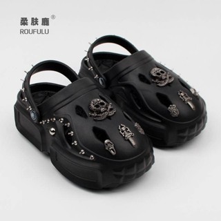 【JsS】Daddy Sandals ผู้หญิงฤดูร้อนนอกสวมมัฟฟินหนา แต่เพียงผู้เดียวลาดส้นพังค์วินเทจหมุดย้ำตัดหัวหลุมรองเท้า 2023 ใหม่