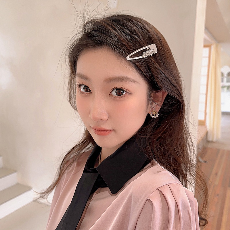 กิ๊บติดผมโลหะ รูปตัวอักษร ประดับพลอยเทียม สไตล์เกาหลี สําหรับผู้หญิง - รูปที่ 4