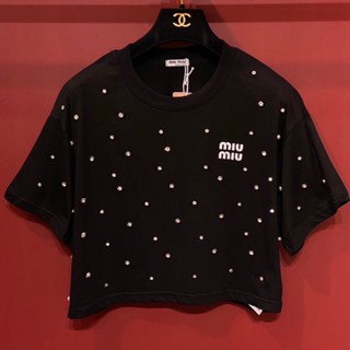 ♥ เช็คสินค้าก่อนสั่ง MIU MIU CRYSTAL COTTON CROP TOP เสื้อครอป เสื้อยืด ผ้าสวยมาก ปักคริสตัลทั้งตัว มิวมิว