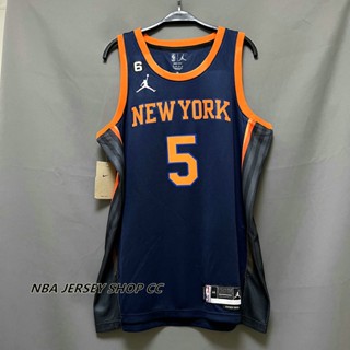 【คุณภาพสูง】 2022-23 New York Knicks #5 เสื้อกีฬาแขนสั้น ลายทีมกองทัพเรือ Swingman แบบกดด้วยความร้อน