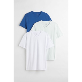 H&amp;M เสื้อยืดทรงเข้ารูปแพ็ค 3 ตัว Man 3-pack Slim Fit V-neck T-shirts 0542533_1