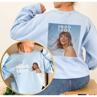 ใหม่ TAYLOR SWIFT 1989 THE ERAS TOUR เสื้อแจ็กเก็ตกันหนาว คอกลม ตัวสั้น สําหรับผู้หญิง และผู้ชาย 2023