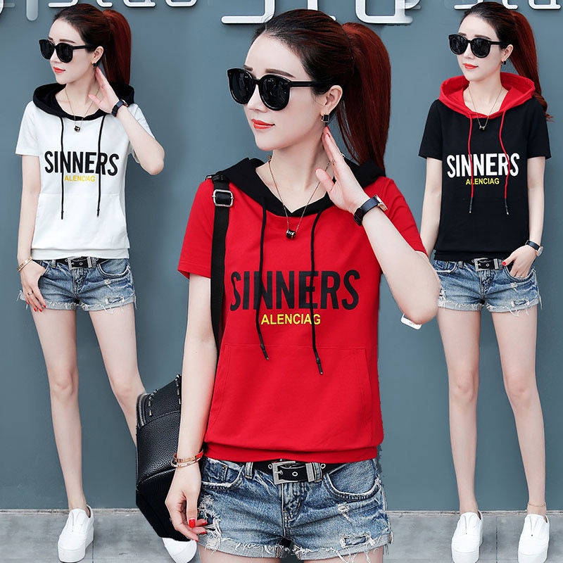 เสื้อยืดแขนสั้นลําลอง มีฮู้ด ทรงหลวม พิมพ์ลาย สีดํา แฟชั่นฤดูร้อน สไตล์เกาหลี สําหรับผู้หญิง