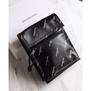 พรี​ ราคา5000 Balenciaga Logo หนังแท้ กระเป๋าสะพายข้าง กระเป๋าสะพาย14.5*17.5*4cm