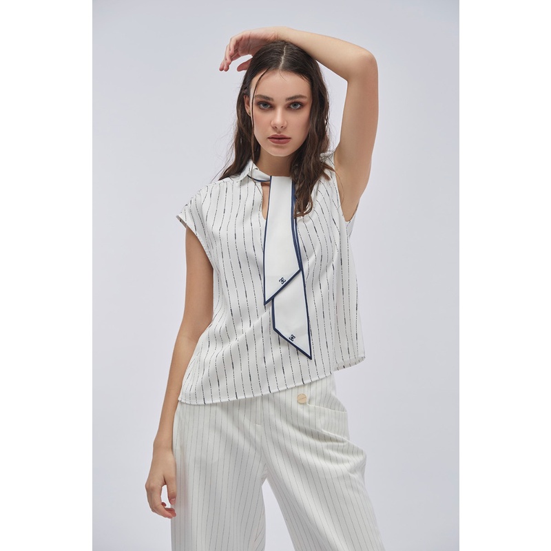 ESPADA เสื้อเบลาส์แขนกุดแต่งผ้า ผู้หญิง สีขาว | Sleeveless Blouse with Neckerchief | 4595