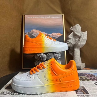 Nike Air Force 1 รองเท้ากีฬาลําลอง ข้อสั้น ไล่โทนสีส้ม สําหรับผู้ชาย ผู้หญิง