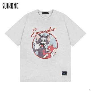 Suikone  เสื้อยืดพิมพ์ลายการ์ตูน Tom and Jerry สําหรับผู้ชายแขนสั้นหลวมสบาย ๆ เสื้อยืดผู้ชายและผู้หญิงสามารถใส่เป็นคู่ได้