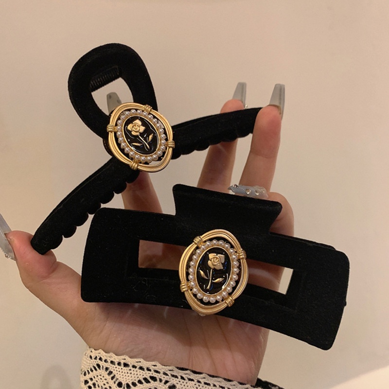 2023 Black Rose Grab Clip Flocking Velvet Retro French Shark Clip