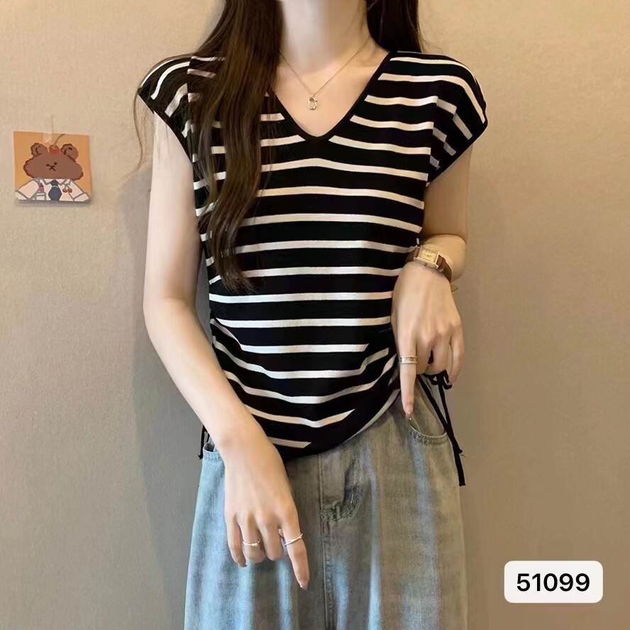 Yuki-CF0637 เสื้อไหมพรมแขนกุด แต่งดีเทลเชือกรูดด้านข้าง #51099